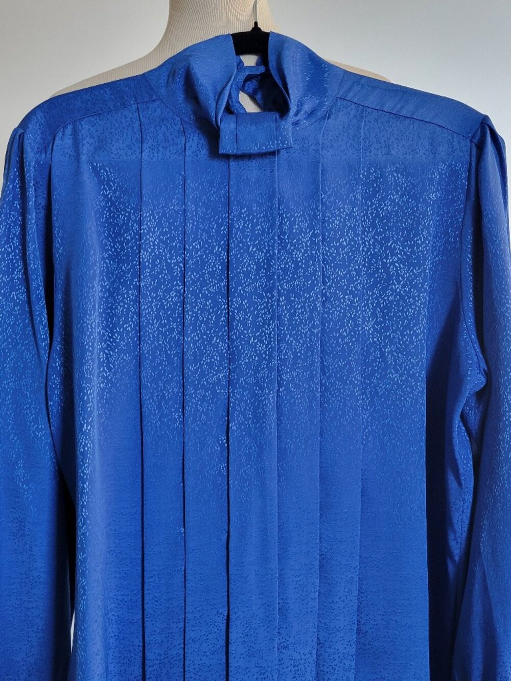 Laura & Jayne Long Sleeve Pleated Blue Blouse High Collar Size 10